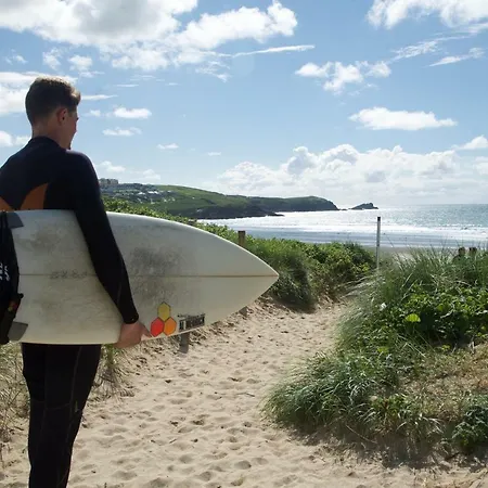 Base Surf Lodge-2